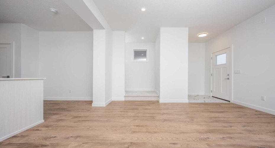 1020 West Lakeview Drive, Chestermere, Alberta T1X 2T3, 4 Bedrooms Bedrooms, ,4 BathroomsBathrooms,Residential,For Sale,West Lakeview,A2286457