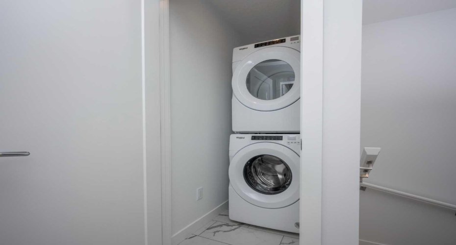 1020 West Lakeview Drive, Chestermere, Alberta T1X 2T3, 4 Bedrooms Bedrooms, ,4 BathroomsBathrooms,Residential,For Sale,West Lakeview,A2286457