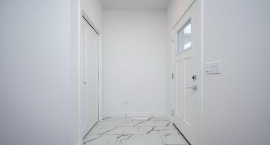 1020 West Lakeview Drive, Chestermere, Alberta T1X 2T3, 4 Bedrooms Bedrooms, ,4 BathroomsBathrooms,Residential,For Sale,West Lakeview,A2286457