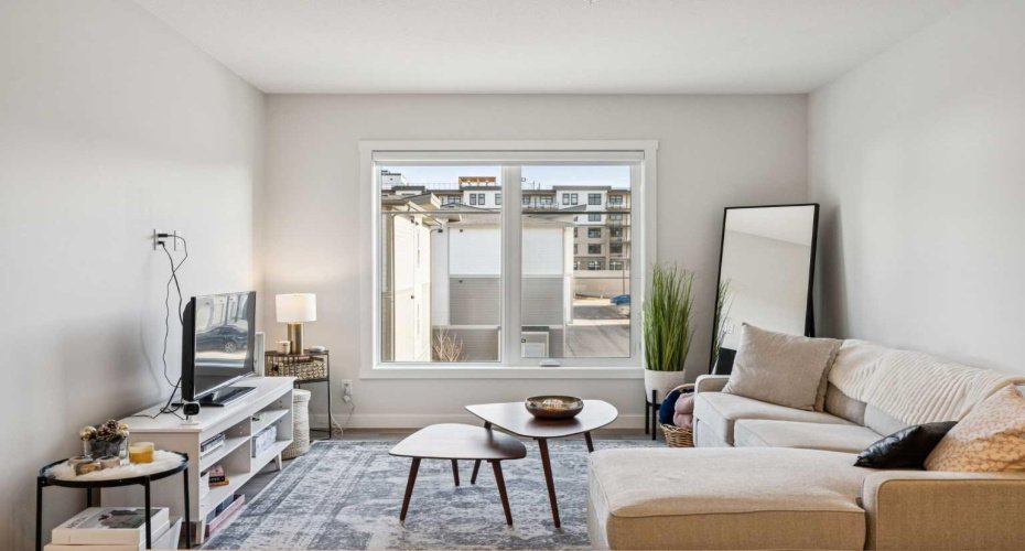 2117 81 Street, Calgary, Alberta T2H6H5, 1 Bedroom Bedrooms, 0 ,2 BathroomBathrooms,Residential,For Sale,81,0,A2286599