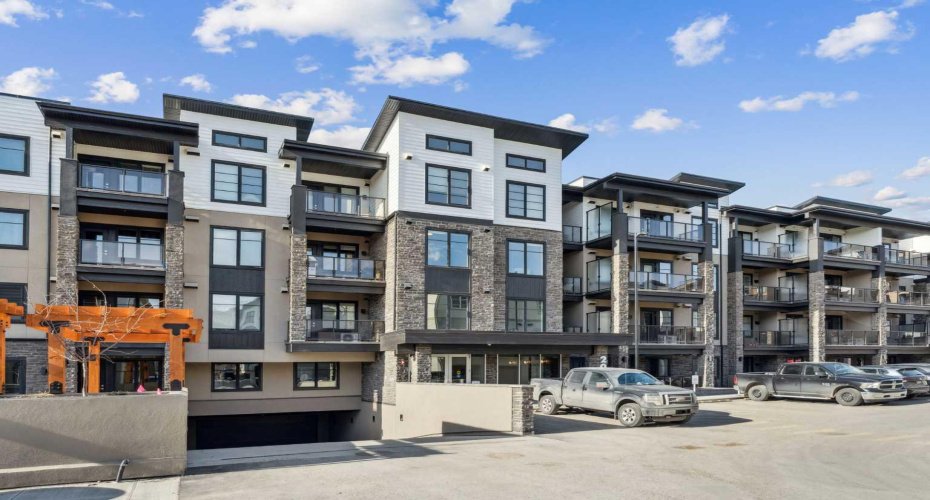2117 81 Street, Calgary, Alberta T2H6H5, 1 Bedroom Bedrooms, 0 ,2 BathroomBathrooms,Residential,For Sale,81,0,A2286599