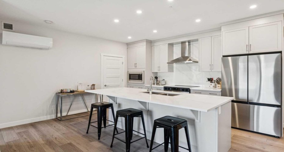 2117 81 Street, Calgary, Alberta T2H6H5, 1 Bedroom Bedrooms, 0 ,2 BathroomBathrooms,Residential,For Sale,81,0,A2286599