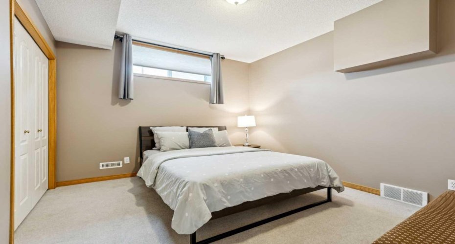 232 Springmere Place, Chestermere, Alberta T1X 1J3, 4 Bedrooms Bedrooms, ,3 BathroomsBathrooms,Residential,For Sale,Springmere,A2286877