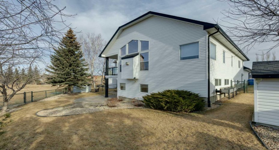 232 Springmere Place, Chestermere, Alberta T1X 1J3, 4 Bedrooms Bedrooms, ,3 BathroomsBathrooms,Residential,For Sale,Springmere,A2286877