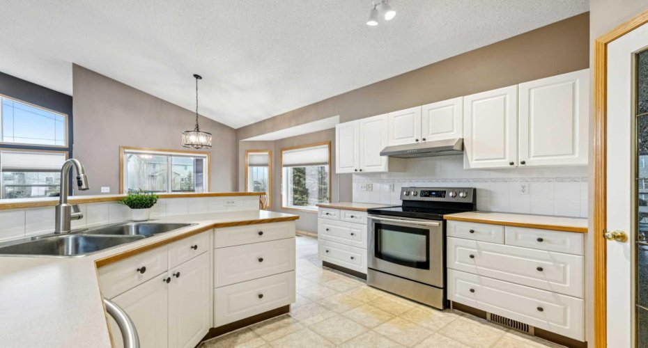 232 Springmere Place, Chestermere, Alberta T1X 1J3, 4 Bedrooms Bedrooms, ,3 BathroomsBathrooms,Residential,For Sale,Springmere,A2286877