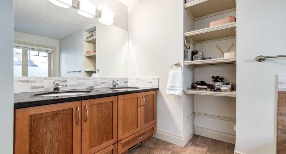 2413 2 Avenue, Calgary, Alberta T2N0H5, 3 Bedrooms Bedrooms, ,4 BathroomsBathrooms,Residential,For Sale,2,A2284500
