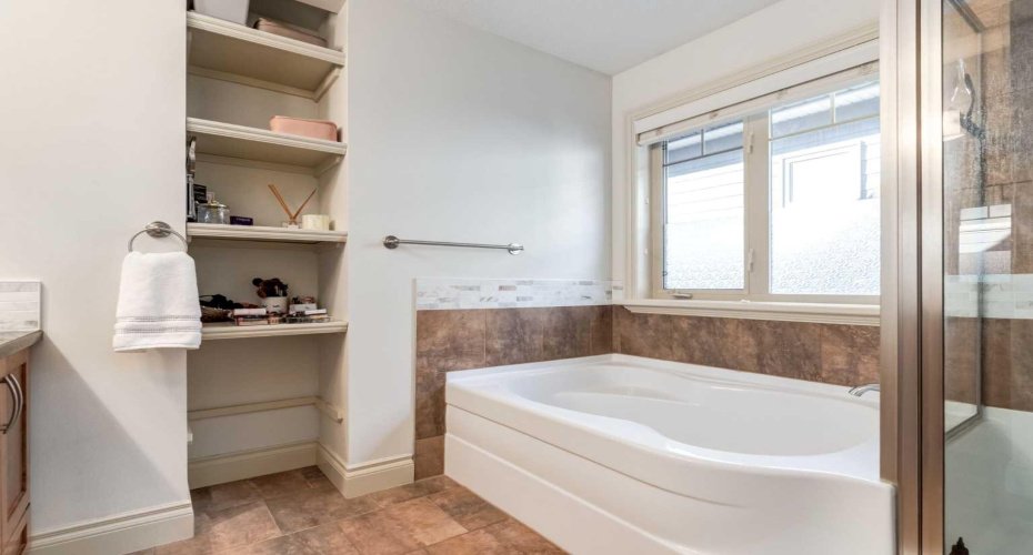 2413 2 Avenue, Calgary, Alberta T2N0H5, 3 Bedrooms Bedrooms, ,4 BathroomsBathrooms,Residential,For Sale,2,A2284500