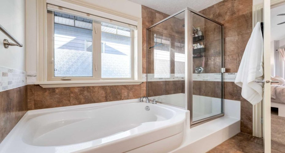 2413 2 Avenue, Calgary, Alberta T2N0H5, 3 Bedrooms Bedrooms, ,4 BathroomsBathrooms,Residential,For Sale,2,A2284500