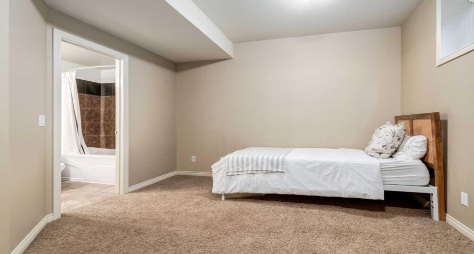 2413 2 Avenue, Calgary, Alberta T2N0H5, 3 Bedrooms Bedrooms, ,4 BathroomsBathrooms,Residential,For Sale,2,A2284500