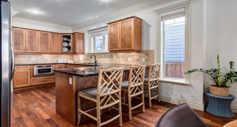 2413 2 Avenue, Calgary, Alberta T2N0H5, 3 Bedrooms Bedrooms, ,4 BathroomsBathrooms,Residential,For Sale,2,A2284500