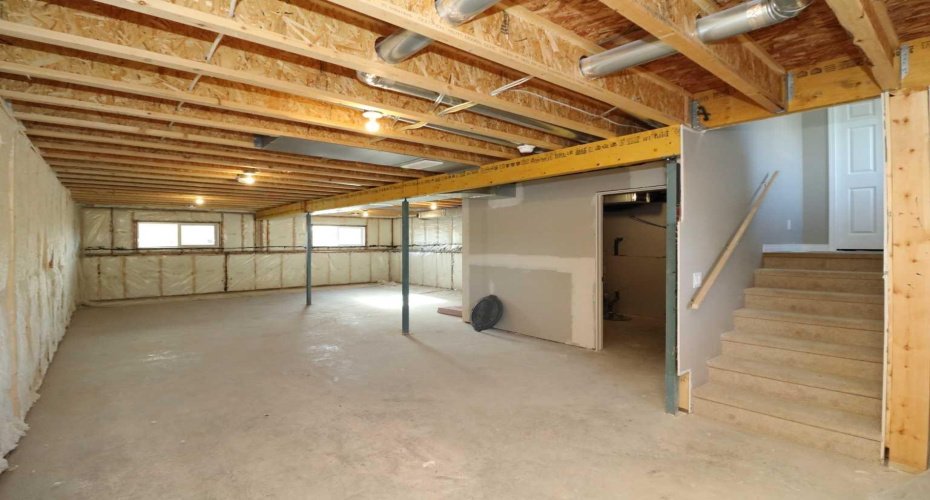 Basement, large windows. Image from 443 Henricks Dr.