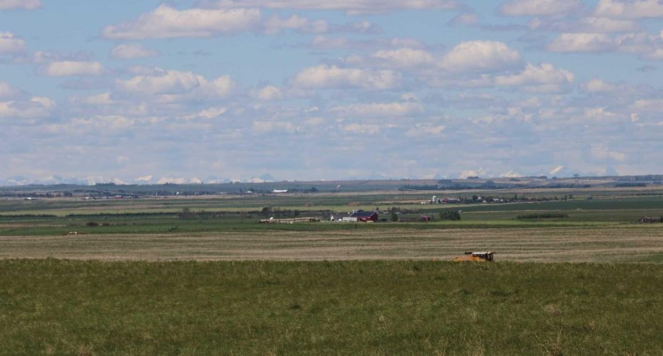 Community image, mountain view to the west.