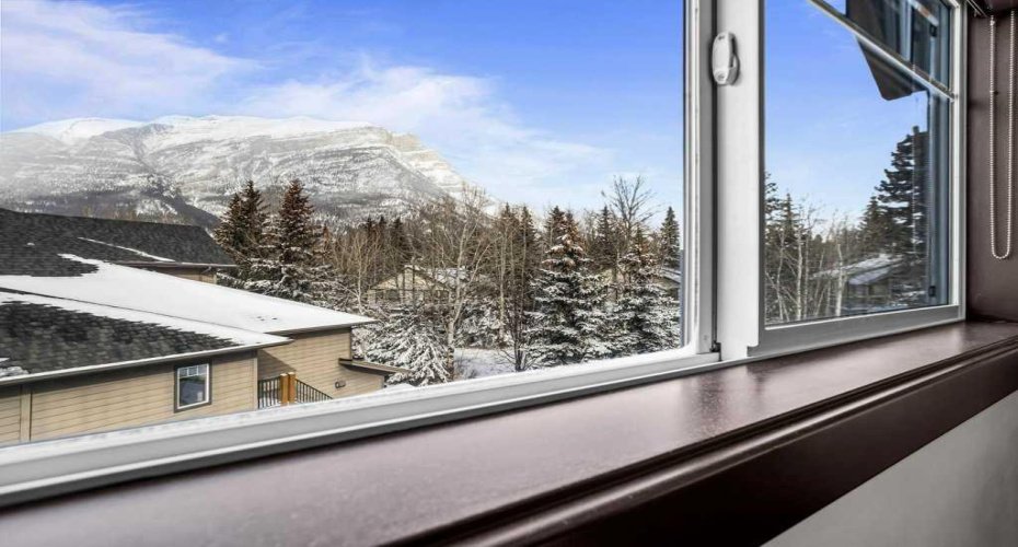 250 2ND Avenue, Dead Man's Flats, Alberta T1W2W4, 3 Bedrooms Bedrooms, ,2 BathroomsBathrooms,Residential,For Sale,2ND,A2287424