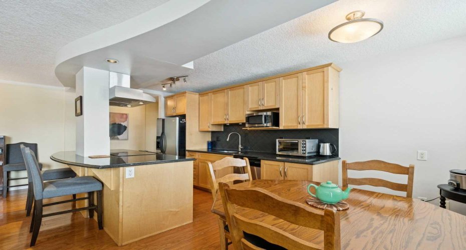 1225 15 Avenue, Calgary, Alberta T3C 0X6, 2 Bedrooms Bedrooms, ,1 BathroomBathrooms,Residential,For Sale,15,A2287461