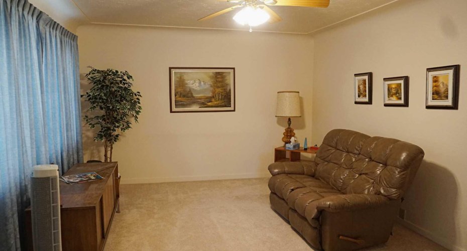 4703 49 Street, Myrnam, Alberta T0B 3K0, 4 Bedrooms Bedrooms, ,2 BathroomsBathrooms,Residential,For Sale,49,A2253201