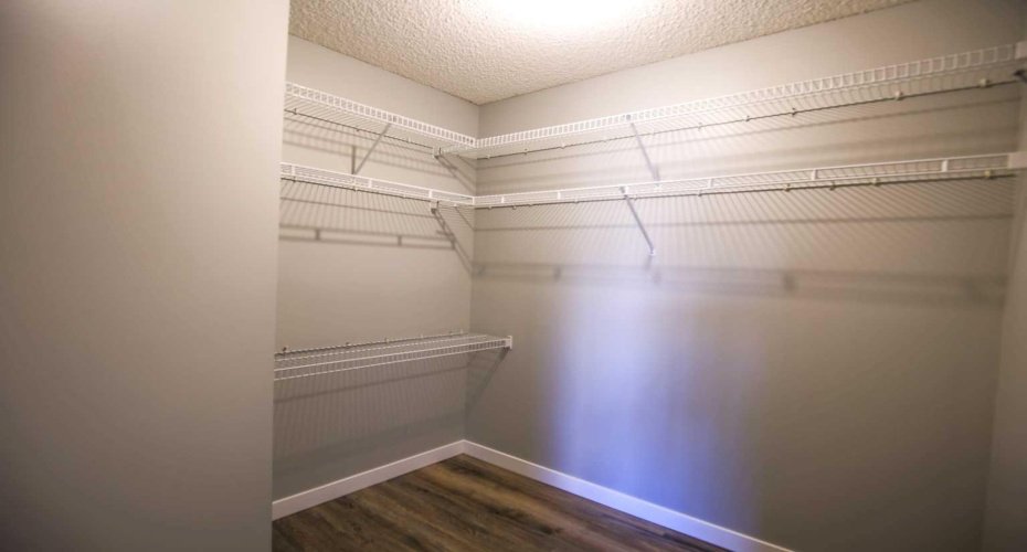 5202 Valleyview Park, Calgary, Alberta T2B 0K9, 2 Bedrooms Bedrooms, ,2 BathroomsBathrooms,Residential,For Sale,Valleyview,A2286567