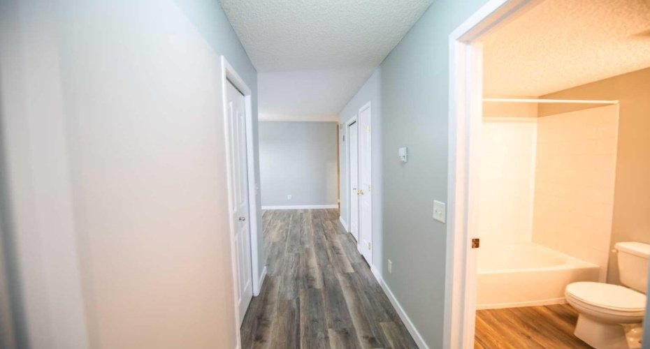 5202 Valleyview Park, Calgary, Alberta T2B 0K9, 2 Bedrooms Bedrooms, ,2 BathroomsBathrooms,Residential,For Sale,Valleyview,A2286567