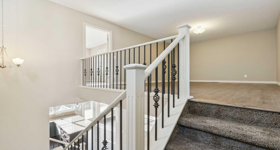 33 Sundown Grove, Cochrane, Alberta T4C 0X7, 3 Bedrooms Bedrooms, ,4 BathroomsBathrooms,Residential,For Sale,Sundown,A2286843