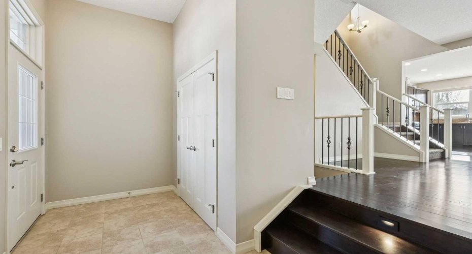 33 Sundown Grove, Cochrane, Alberta T4C 0X7, 3 Bedrooms Bedrooms, ,4 BathroomsBathrooms,Residential,For Sale,Sundown,A2286843