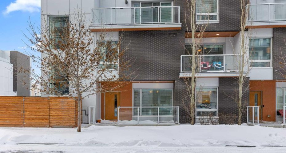 3125 39 Street, Calgary, Alberta T3B 6H5, 2 Bedrooms Bedrooms, ,3 BathroomsBathrooms,Residential,For Sale,39,A2287571