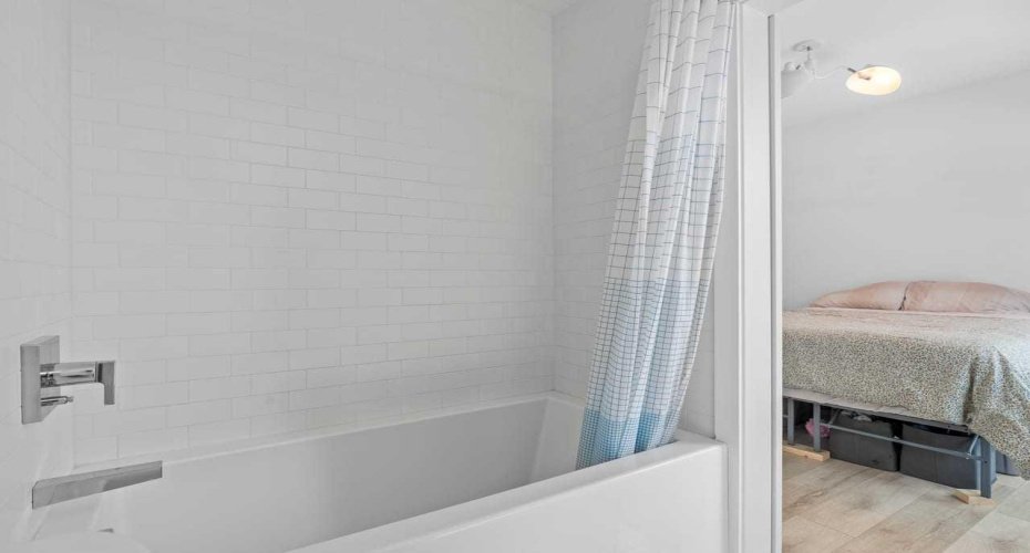Full tub and shower in Primary Ensuite