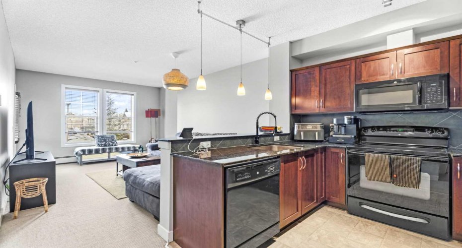 201 Sunset Drive, Cochrane, Alberta T4C 0H5, 1 Bedroom Bedrooms, ,1 BathroomBathrooms,Residential,For Sale,Sunset,A2287749