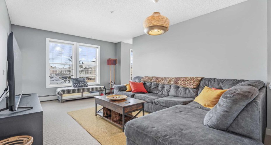 201 Sunset Drive, Cochrane, Alberta T4C 0H5, 1 Bedroom Bedrooms, ,1 BathroomBathrooms,Residential,For Sale,Sunset,A2287749