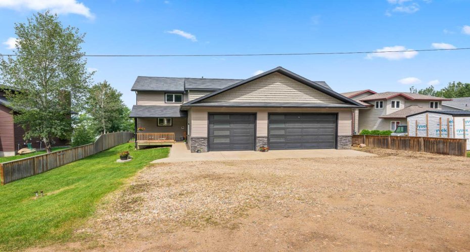 214 Hill Avenue, Greenstreet, Saskatchewan S9V 0X7, 4 Bedrooms Bedrooms, ,3 BathroomsBathrooms,Residential,For Sale,Hill,A2287838
