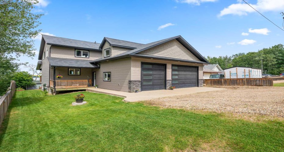 214 Hill Avenue, Greenstreet, Saskatchewan S9V 0X7, 4 Bedrooms Bedrooms, ,3 BathroomsBathrooms,Residential,For Sale,Hill,A2287838