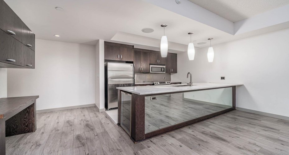 530 12 Avenue, Calgary, Alberta T2R 0B1, 2 Bedrooms Bedrooms, ,2 BathroomsBathrooms,Residential,For Sale,12,A2287840