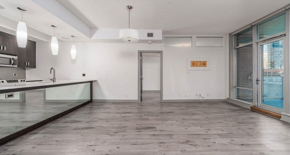 530 12 Avenue, Calgary, Alberta T2R 0B1, 2 Bedrooms Bedrooms, ,2 BathroomsBathrooms,Residential,For Sale,12,A2287840