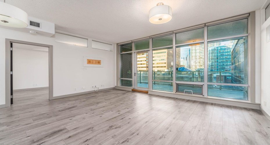 530 12 Avenue, Calgary, Alberta T2R 0B1, 2 Bedrooms Bedrooms, ,2 BathroomsBathrooms,Residential,For Sale,12,A2287840