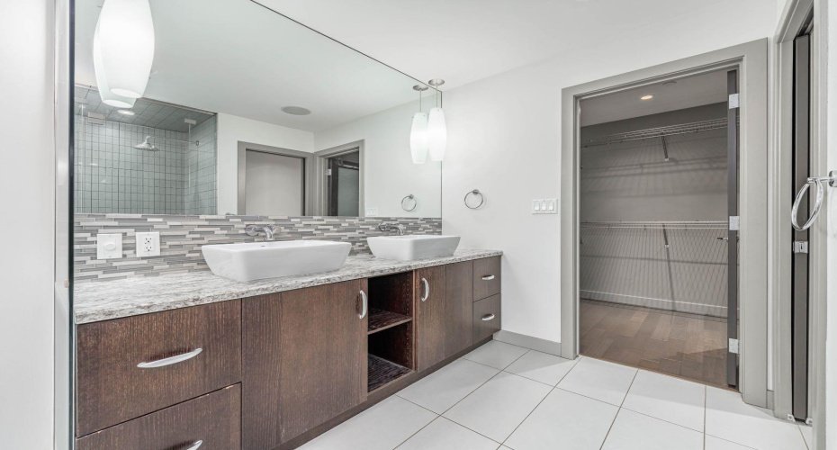 530 12 Avenue, Calgary, Alberta T2R 0B1, 2 Bedrooms Bedrooms, ,2 BathroomsBathrooms,Residential,For Sale,12,A2287840