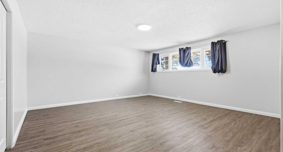 5031 Vienna Drive, Calgary, Alberta T3A 0W8, 5 Bedrooms Bedrooms, ,3 BathroomsBathrooms,Residential,For Sale,Vienna,A2288045