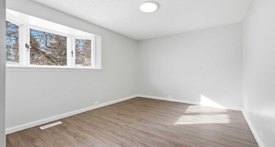 5031 Vienna Drive, Calgary, Alberta T3A 0W8, 5 Bedrooms Bedrooms, ,3 BathroomsBathrooms,Residential,For Sale,Vienna,A2288045