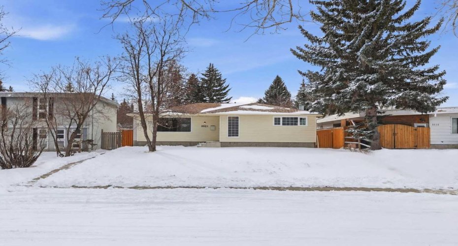 5031 Vienna Drive, Calgary, Alberta T3A 0W8, 5 Bedrooms Bedrooms, ,3 BathroomsBathrooms,Residential,For Sale,Vienna,A2288045