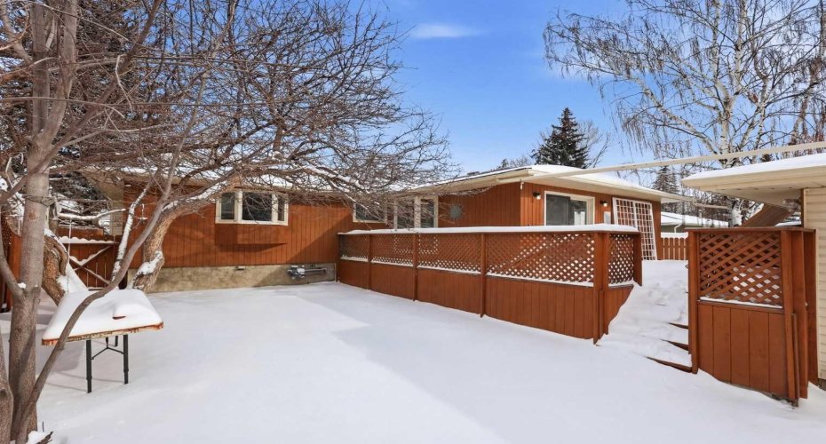 5031 Vienna Drive, Calgary, Alberta T3A 0W8, 5 Bedrooms Bedrooms, ,3 BathroomsBathrooms,Residential,For Sale,Vienna,A2288045