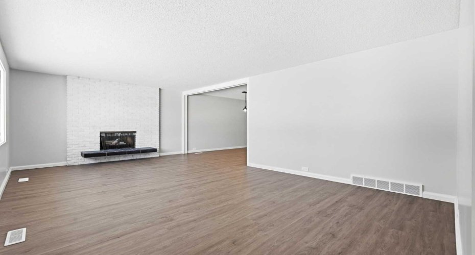 5031 Vienna Drive, Calgary, Alberta T3A 0W8, 5 Bedrooms Bedrooms, ,3 BathroomsBathrooms,Residential,For Sale,Vienna,A2288045