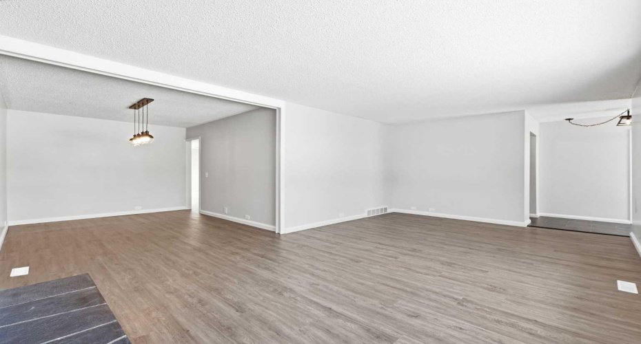5031 Vienna Drive, Calgary, Alberta T3A 0W8, 5 Bedrooms Bedrooms, ,3 BathroomsBathrooms,Residential,For Sale,Vienna,A2288045