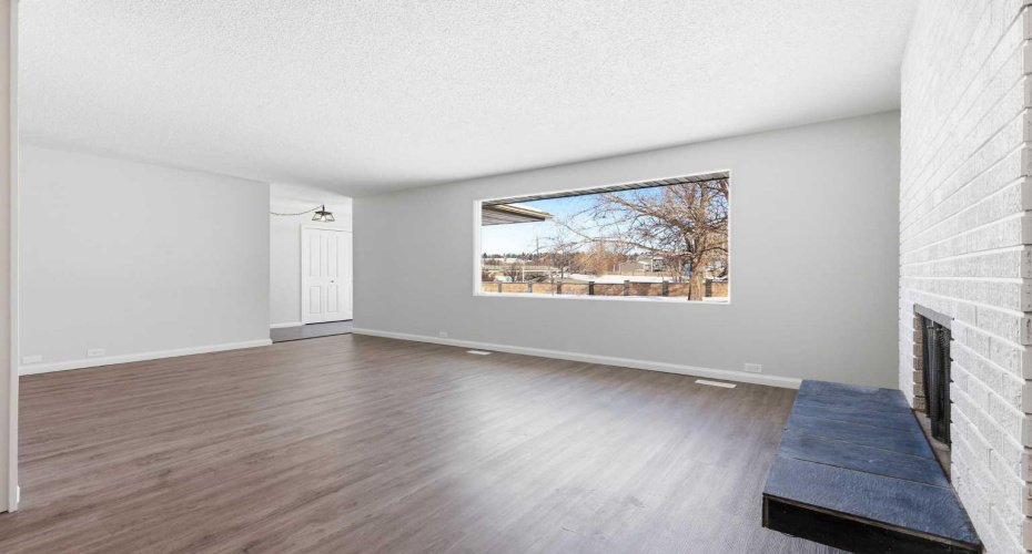 5031 Vienna Drive, Calgary, Alberta T3A 0W8, 5 Bedrooms Bedrooms, ,3 BathroomsBathrooms,Residential,For Sale,Vienna,A2288045