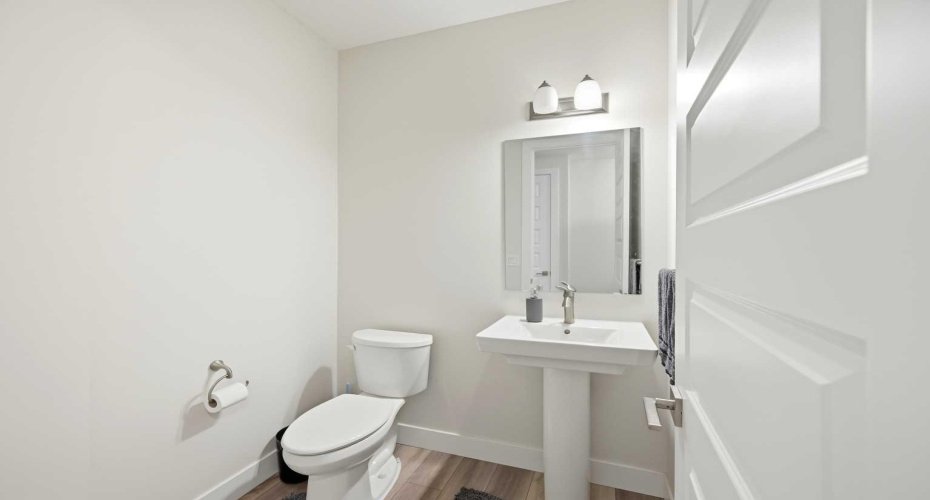 Powder room (main)