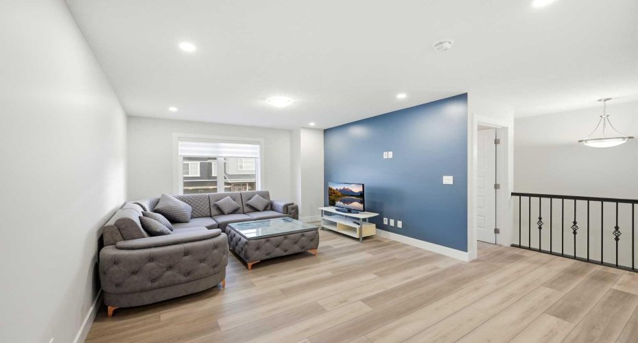 Bonus room (upper level)