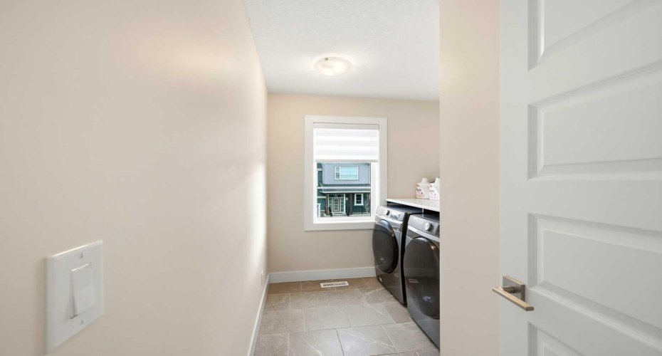 Laundry room (upper)
