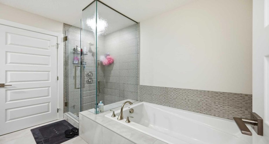 228 Carringham Road, Calgary, Alberta T3J 1V4, 3 Bedrooms Bedrooms, ,3 BathroomsBathrooms,Residential,For Sale,Carringham,A2285875