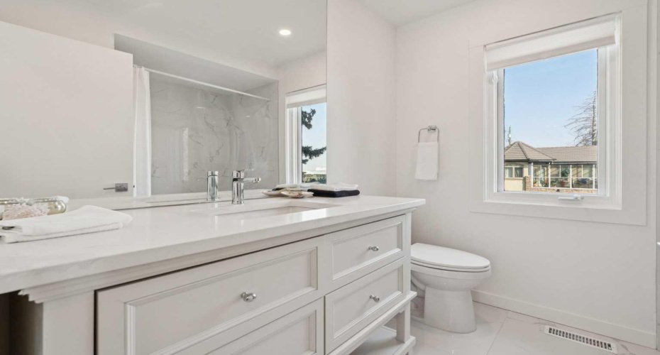 809 9 Street, Calgary, Alberta T2E 7K2, 4 Bedrooms Bedrooms, ,4 BathroomsBathrooms,Residential,For Sale,9,A2288150
