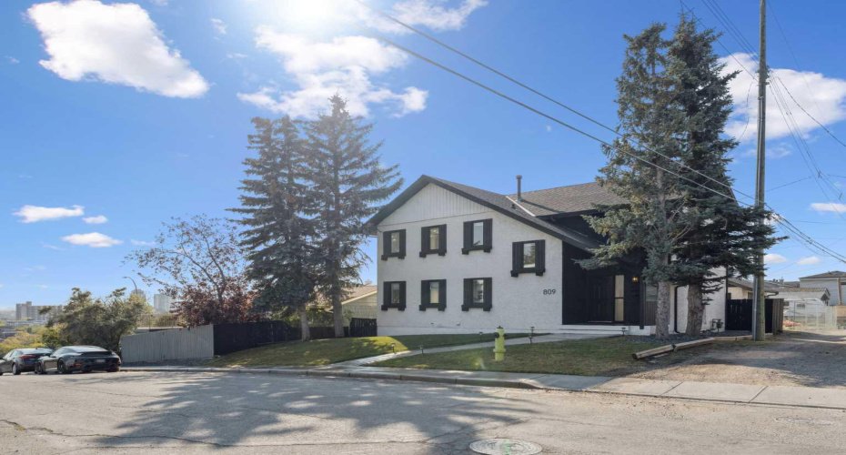 809 9 Street, Calgary, Alberta T2E 7K2, 4 Bedrooms Bedrooms, ,4 BathroomsBathrooms,Residential,For Sale,9,A2288150