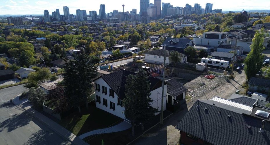 809 9 Street, Calgary, Alberta T2E 7K2, 4 Bedrooms Bedrooms, ,4 BathroomsBathrooms,Residential,For Sale,9,A2288150