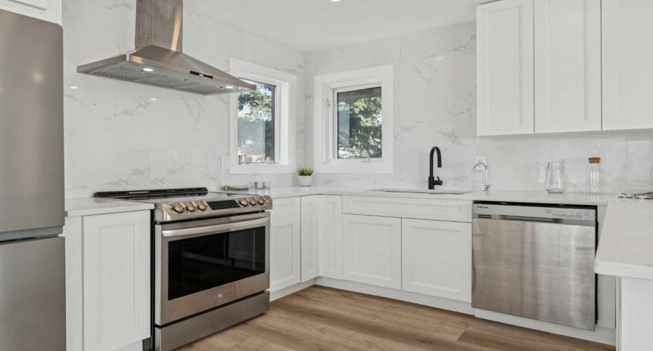 809 9 Street, Calgary, Alberta T2E 7K2, 4 Bedrooms Bedrooms, ,4 BathroomsBathrooms,Residential,For Sale,9,A2288150