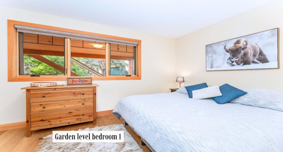 517 4th Street, Canmore, Alberta T1W 2E7, 5 Bedrooms Bedrooms, ,5 BathroomsBathrooms,Residential,For Sale,4th,A2287053