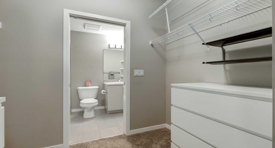 30 MAHOGANY Mews, Calgary, Alberta T3M 3H4, 2 Bedrooms Bedrooms, ,2 BathroomsBathrooms,Residential,For Sale,MAHOGANY,A2287297